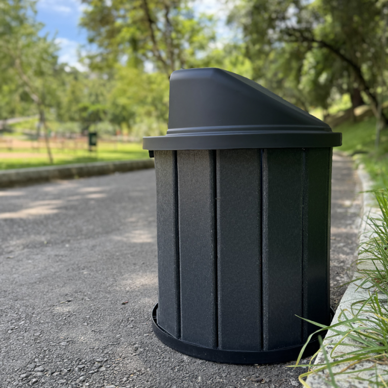 Lixeira cinza parque 75