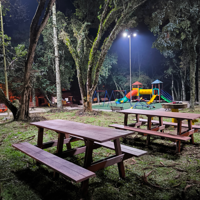 Mesa de piquenique noite